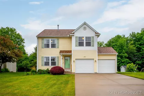 1648 Crescent Pointe, Caledonia, MI 49316