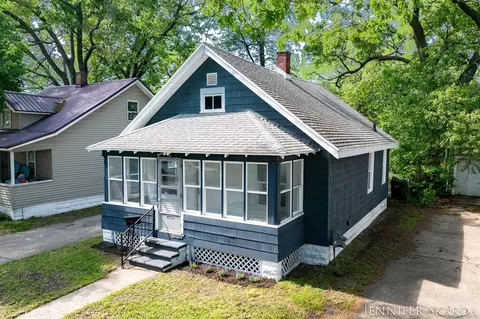884 Emerson, Muskegon, MI 49442