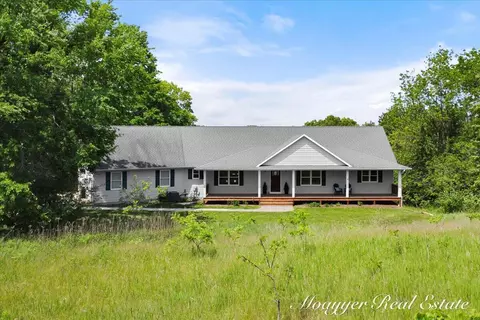 10245 Lincoln Lk, Greenville, MI 48838