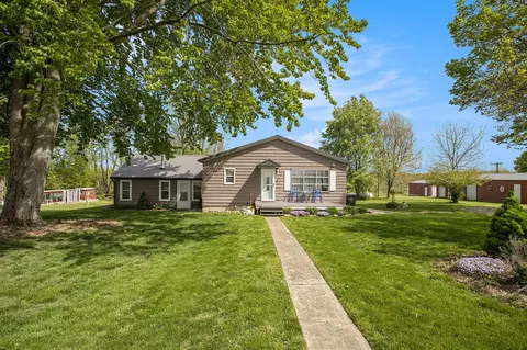 771 S Q Dr, Fulton, MI 49052
