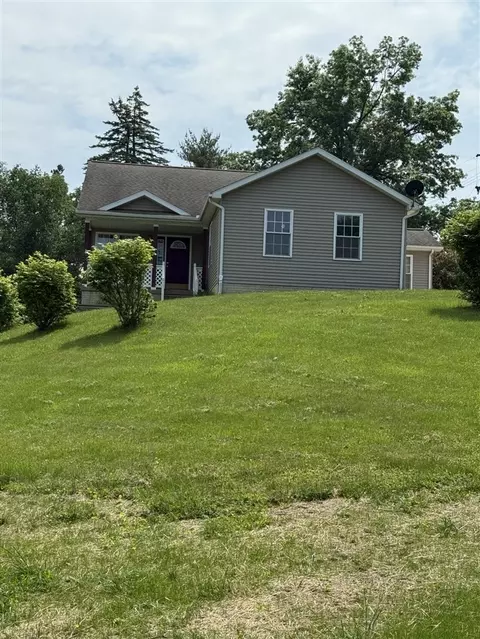 12 Picardy, Hillsdale, MI 49242
