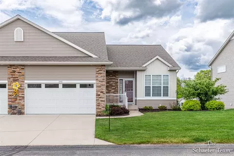 1540 Center Hl, Lowell, MI 49331