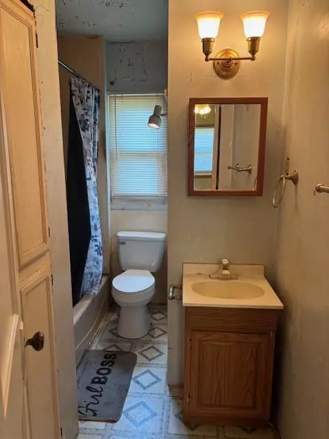 Bath - 408 Hill, Buchanan, MI 49107 photo 1 of 1