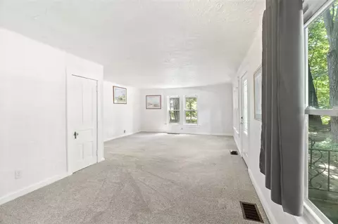 Living - 4515 S Jackson, Jackson, MI 49201 photo 3 of 7