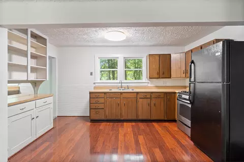 Kitchen - 4515 S Jackson, Jackson, MI 49201 photo 2 of 3