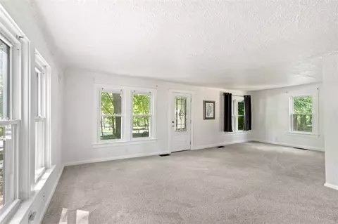 Living - 4515 S Jackson, Jackson, MI 49201 photo 1 of 7