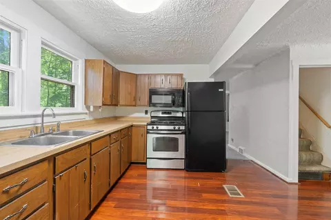 Kitchen - 4515 S Jackson, Jackson, MI 49201 photo 1 of 3