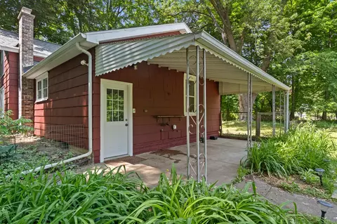 Exterior - 4515 S Jackson, Jackson, MI 49201 photo 4 of 11