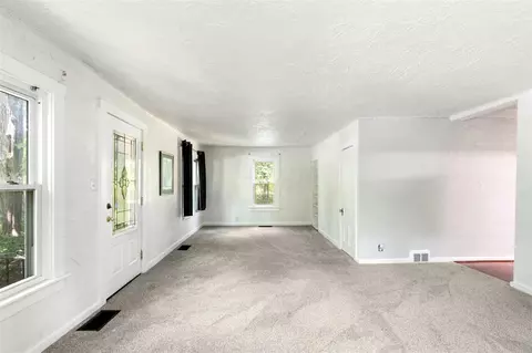 Living - 4515 S Jackson, Jackson, MI 49201 photo 5 of 7