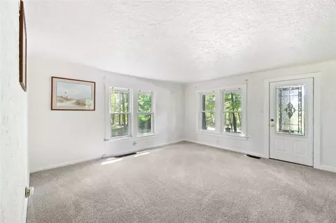Living - 4515 S Jackson, Jackson, MI 49201 photo 7 of 7