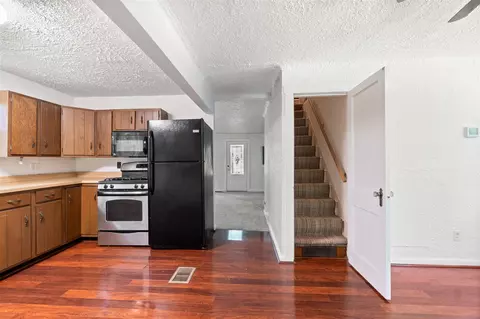 Entry Way - 4515 S Jackson, Jackson, MI 49201 photo 6 of 6
