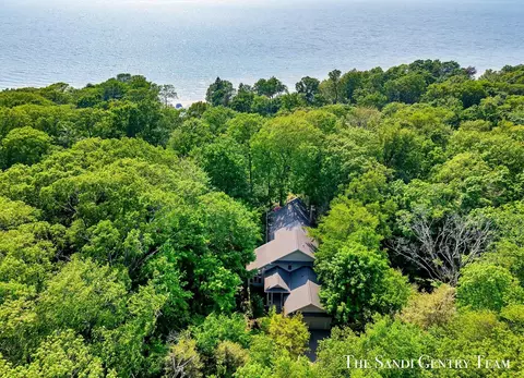 8985 Lakeshore, West Olive, MI 49460