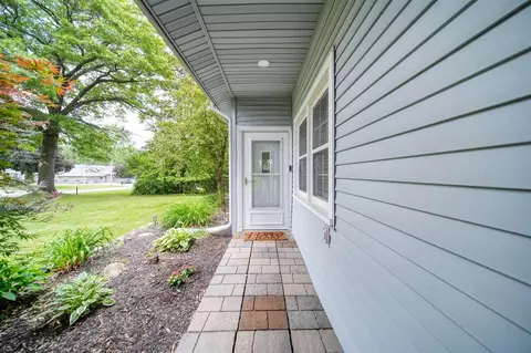 163 Robinson, Jackson, MI 49203 photo 5