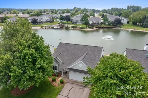 340 Royal Park, Zeeland, MI 49464