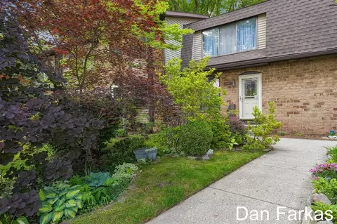 2533 Chatham Woods, Grand Rapids, MI 49546