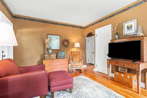 Living - 338 N Eagle, Marshall, MI 49068 photo 2 of 3