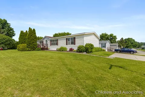 7574 Woods Edge, Belmont, MI 49306