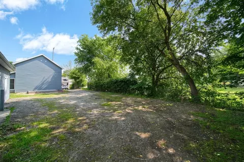 Exterior - 911 E Ganson, Jackson, MI 49201 photo 4 of 5