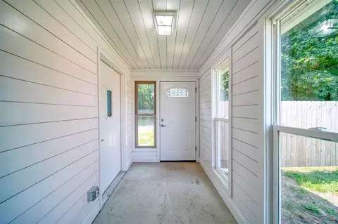 Entry Way - 911 E Ganson, Jackson, MI 49201 photo 1 of 4