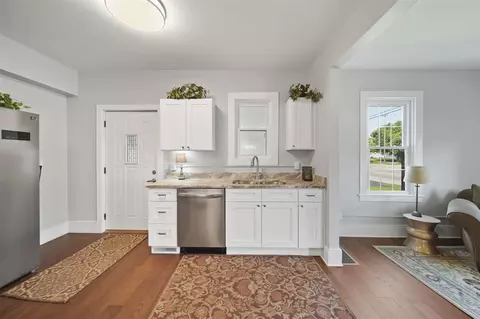 Kitchen - 911 E Ganson, Jackson, MI 49201 photo 1 of 3