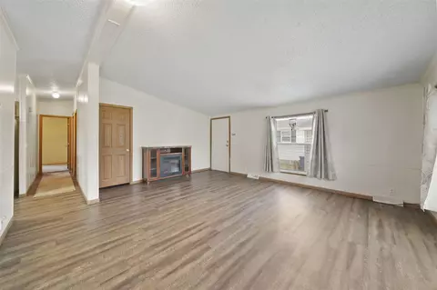 Living - 948 Savannah Riv, Adrian, MI 49221 photo 3 of 5