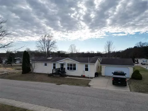 10577 Galaxy Dr, Rockford, MI 49341