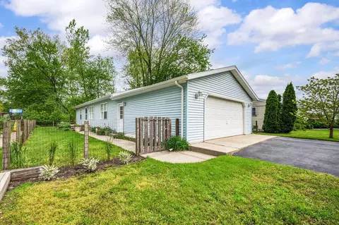 8243 Forest Bch, Watervliet, MI 49098