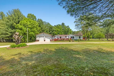 3858 S Chestnut, Newaygo, MI 49337 photo 2