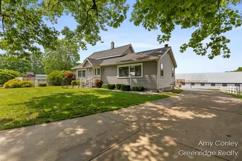 821 W Baseline, Plainwell, MI 49080