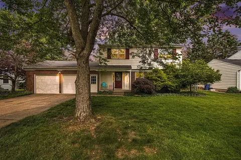 2055 Ridgewood, Grand Rapids, MI 49546