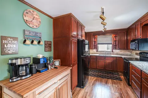 Kitchen - 16 E Pne, Fremont, MI 49412 photo 4 of 4