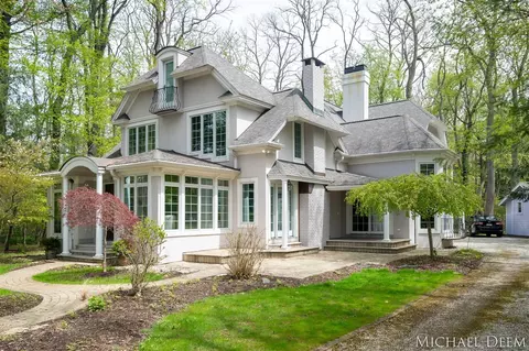 2743 Lakeshore, Fennville, MI 49408