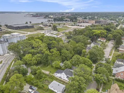 1188 Washington, Muskegon, MI 49441