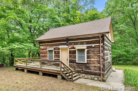 8607 S Ferris, Newaygo, MI 49337