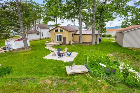 11029 E Shr, Delton, MI 49046