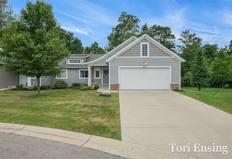 1453 Trail Vw, Greenville, MI 48838