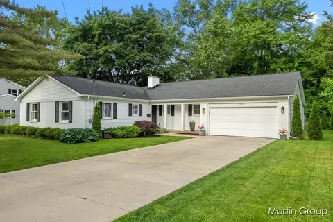 2243 Cambridge, Grand Rapids, MI 49506