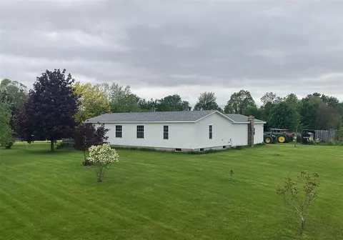 7560 W Washington, Sumner, MI 48889 photo 2