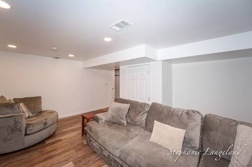 Living - 348 Yuba, Muskegon, MI 49442 photo 4 of 4