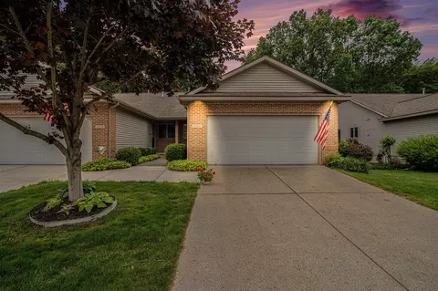 17531 Park Pl, Spring Lake, MI 49456