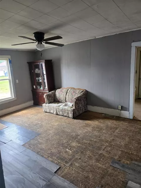 Living - 219 E Main, Springport, MI 49284 photo 1 of 2