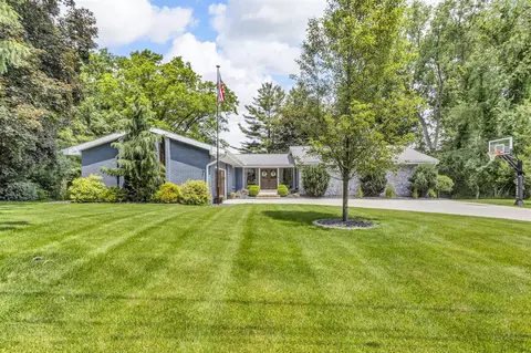 Exterior - 1620 N Dade Dr, Jackson, MI 49203 photo 2 of 19