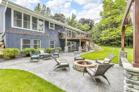 Exterior - 1620 N Dade Dr, Jackson, MI 49203 photo 6 of 19