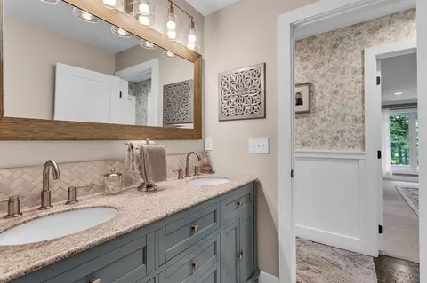 Bath - 1620 N Dade Dr, Jackson, MI 49203 photo 5 of 7