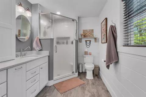 Bath - 1620 N Dade Dr, Jackson, MI 49203 photo 1 of 7