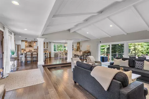 Living - 1620 N Dade Dr, Jackson, MI 49203 photo 5 of 6