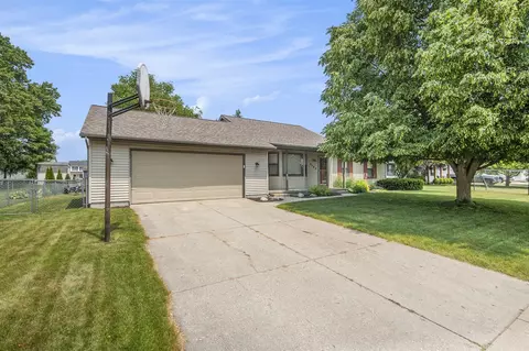 2183 Aaronsway, Belmont, MI 49306