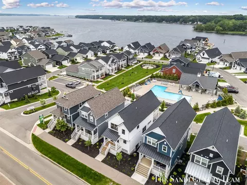 806 S S Lk, Whitehall, MI 49461