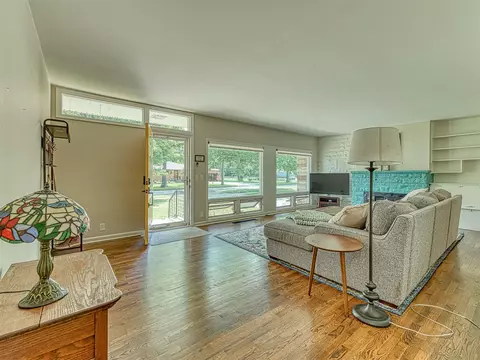Living - 219 Park, Tecumseh, MI 49286 photo 3 of 4