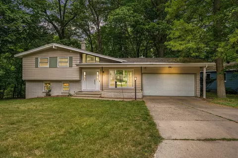 2037 Holliday, Wyoming, MI 49519